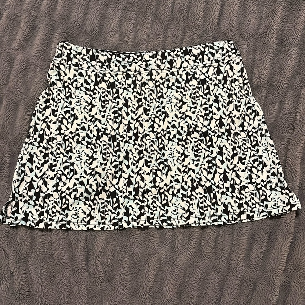 Tranquility Skort black and white EUC SZ S